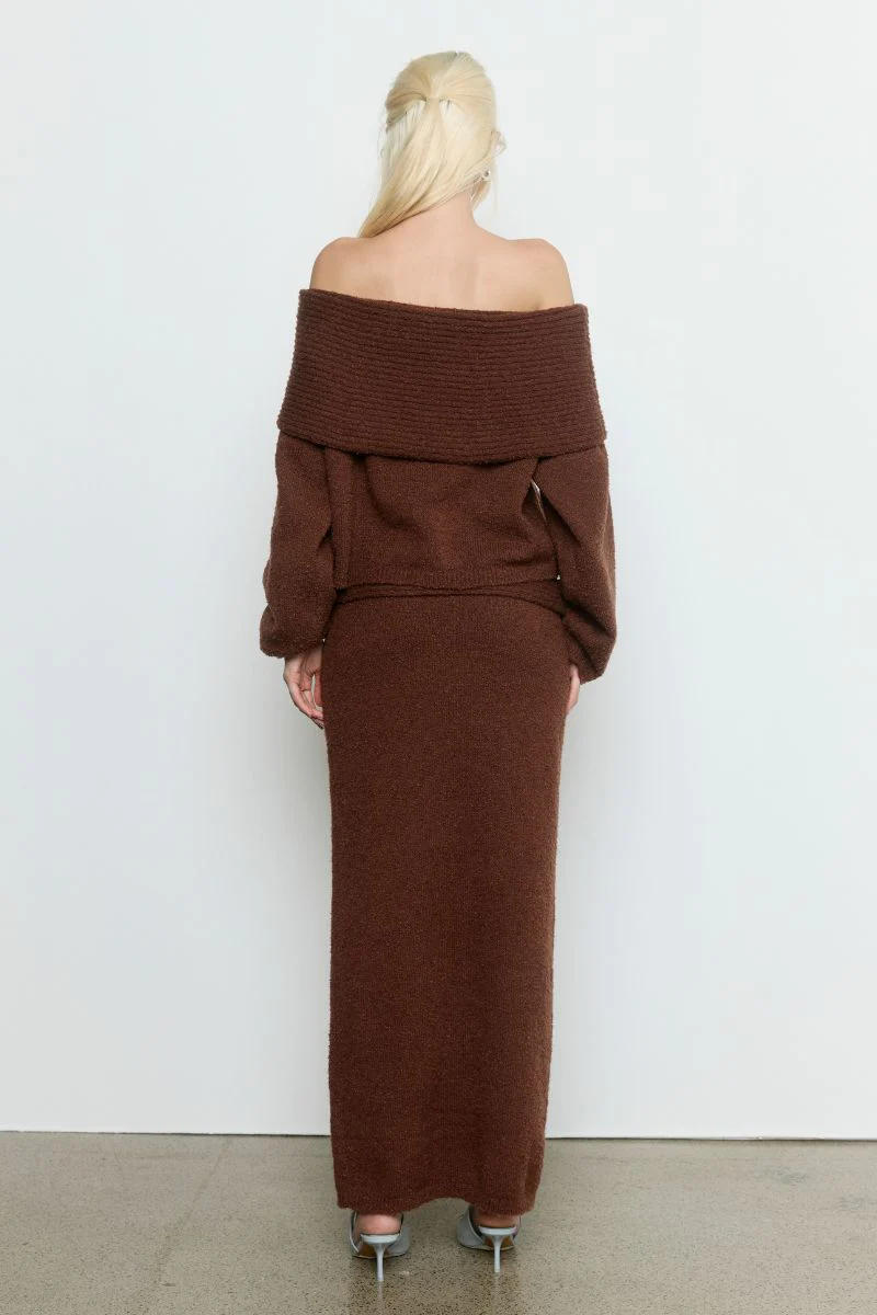 SANNA OFF SHOULDER SWEATER - COFFEE - Image 4